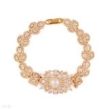 Queen of pearls gold bracelet