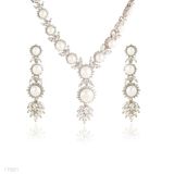 An Exquisite Pearl Necklace Set