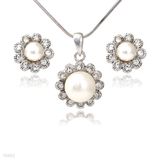 Frill Pendant & Stud Set